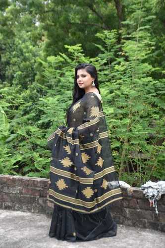 हाथ से बने साड़ी