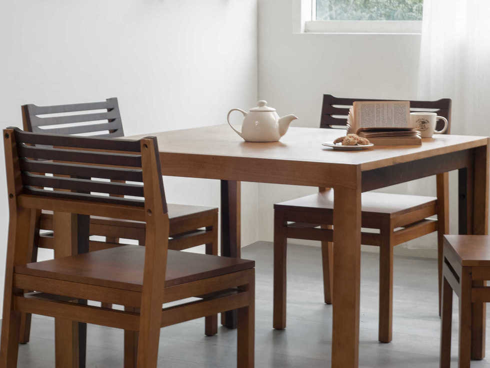 Wood Dining Table Set Dual Tone Finish 4 Seater