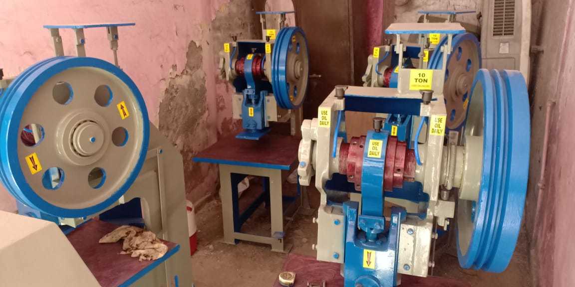 Slipper Making Machine Capacity: 450 To 700 T/hr