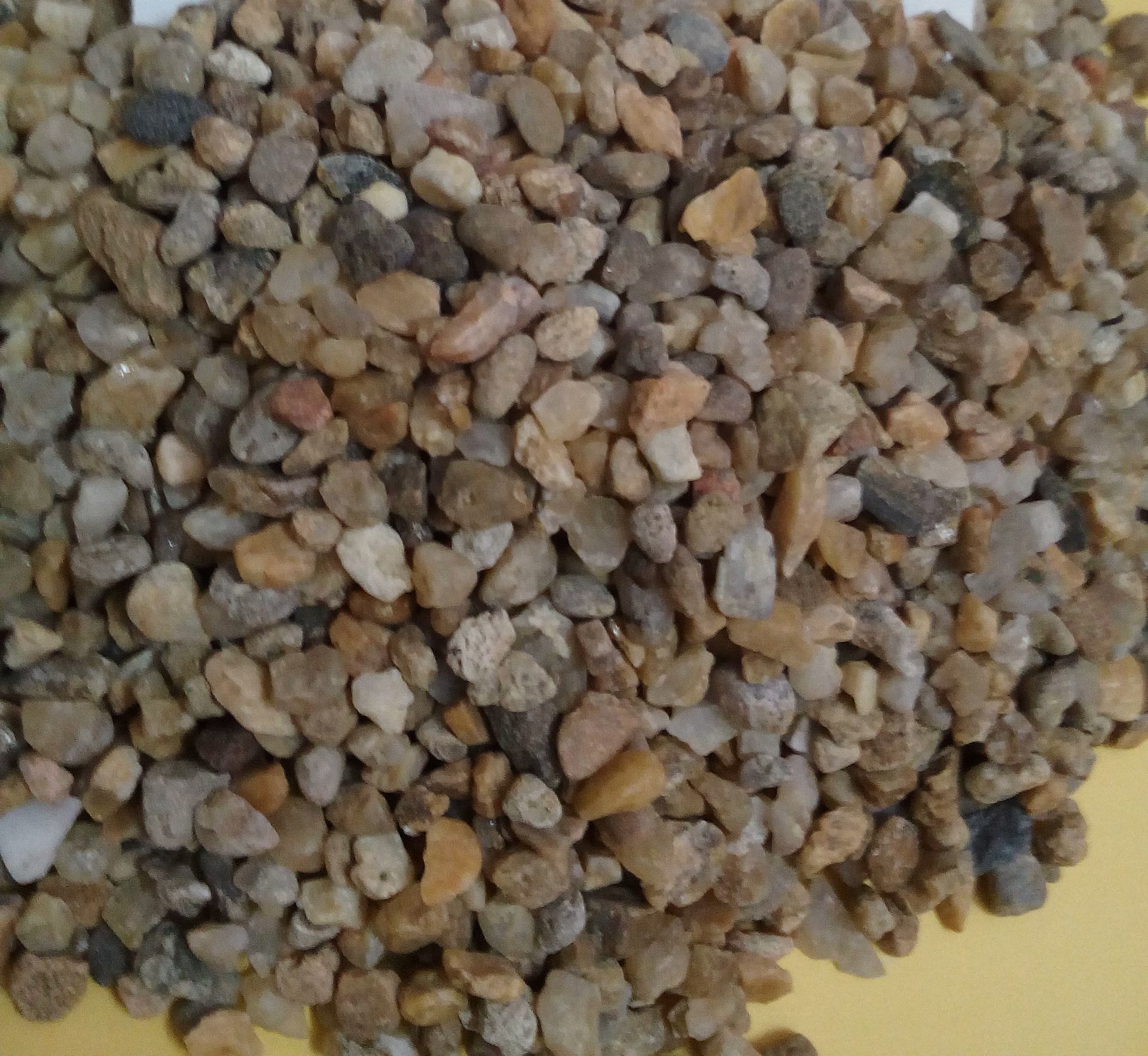 Filter Media Sand - Quartz Sand, 0.4-0.8 Mm Size, Beige Color, Angular Shape, Bulk Or Bags Packaging, Ph 6.5-7.5