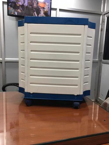 सफेद चमकदार मॉडल इन्वर्टर ट्रॉली