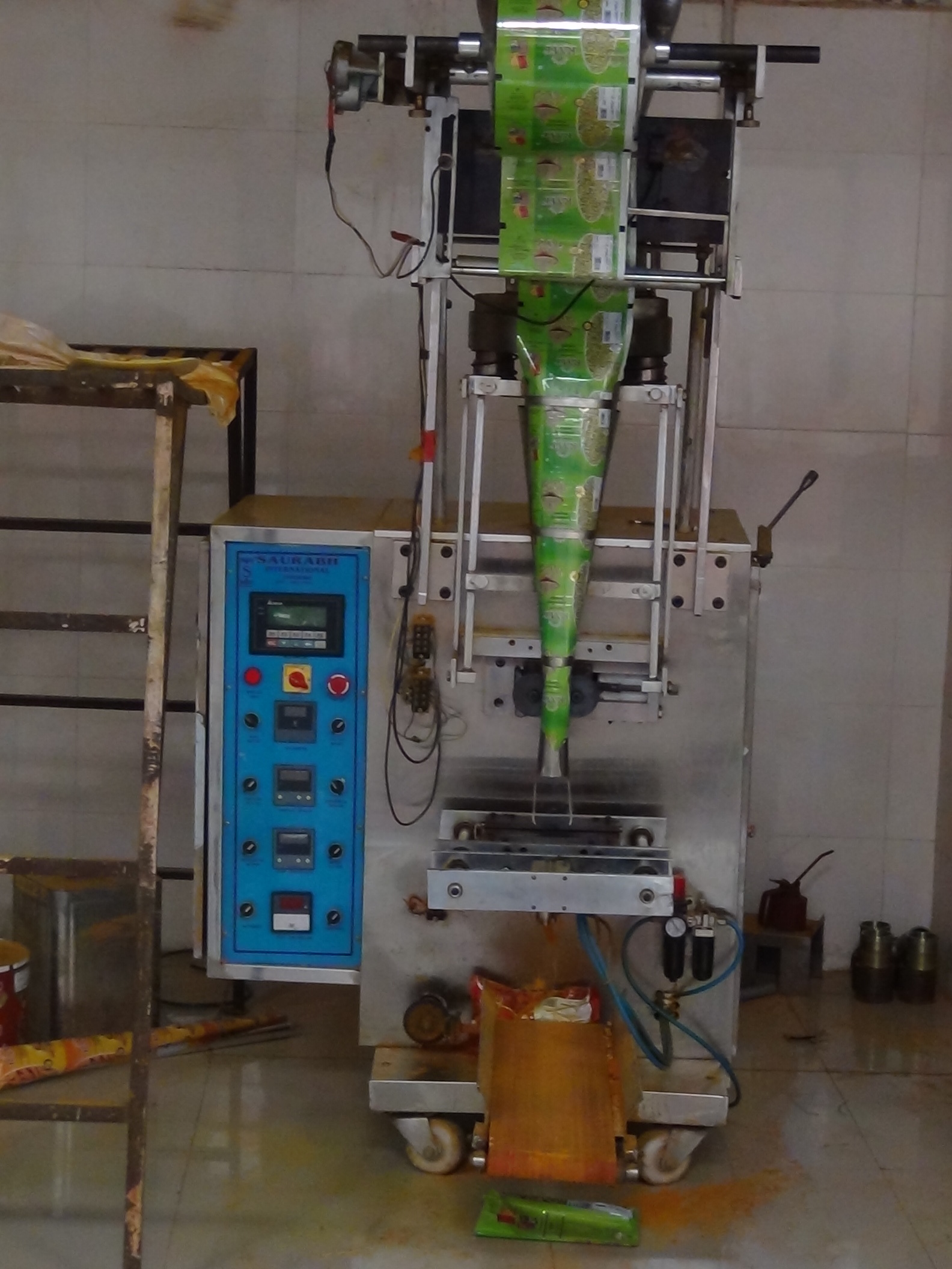 Granules Pouch Packing Machine - Application: Industrial