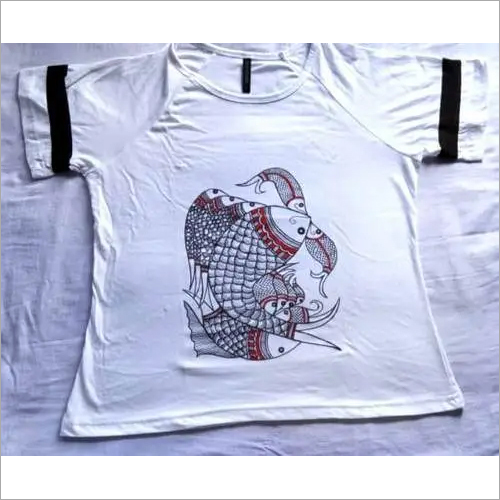 महिलाओं की सफेद शर्ट