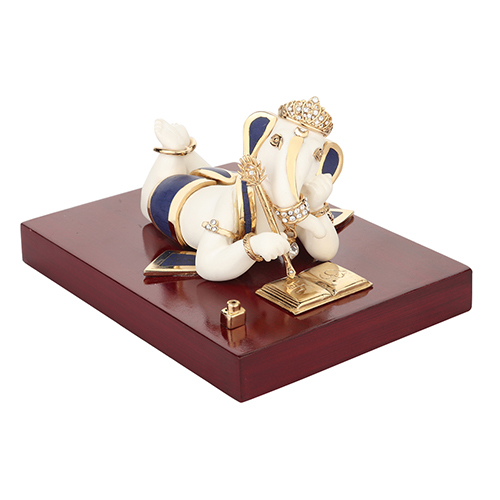 Crafted Ganesha With Topaz Stone