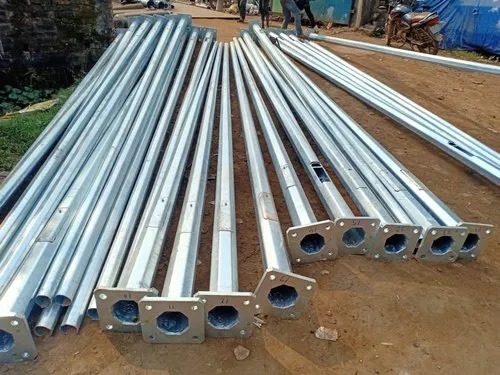 स्ट्रीट लाइटिंग के लिए सिल्वर ऑक्टागोनल पोल