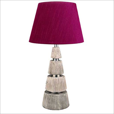 शंक्वाकार आधार टेबल लैंप