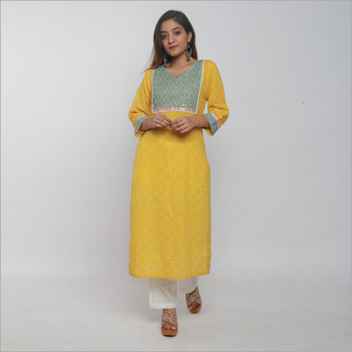 पीला प्रिंटेड स्ट्रेट कुर्ता