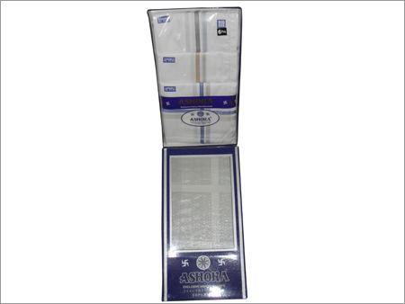 सफेद रंग का रुमाल