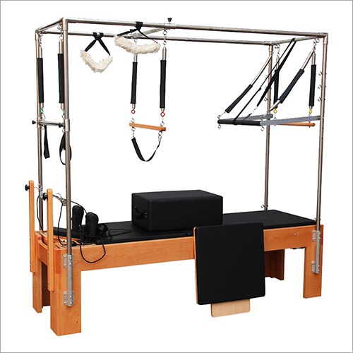 फुल ट्रेपेज़ पिलाट के साथ रिफॉर्मर एप्लीकेशन: टोन अप मसल