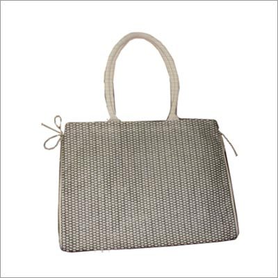 जूट बैग ले जाएँ