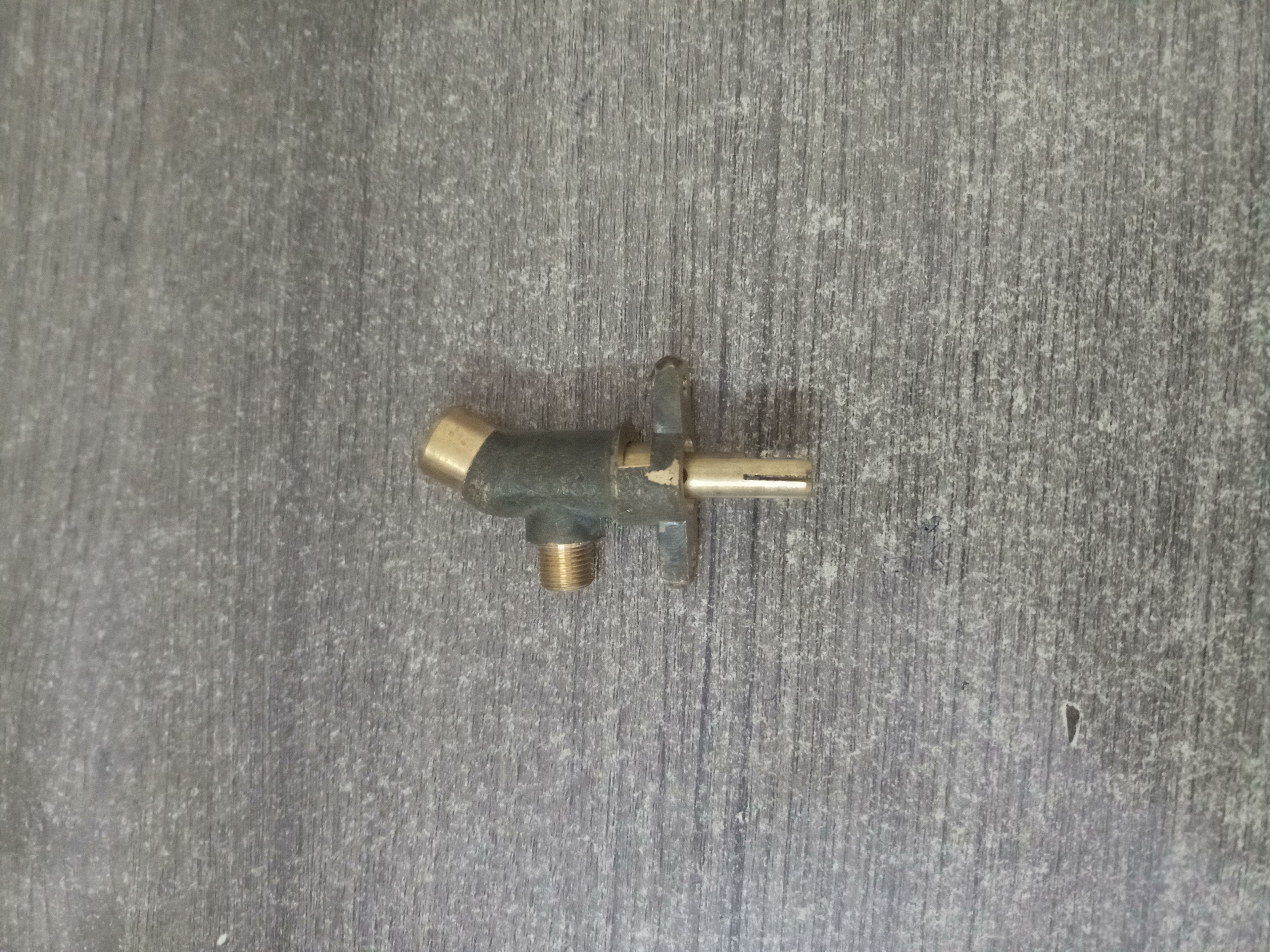 Left Right Gas Valve - Brass, Standard Size | Application In Gas Flow, Weight 80-120 Grams