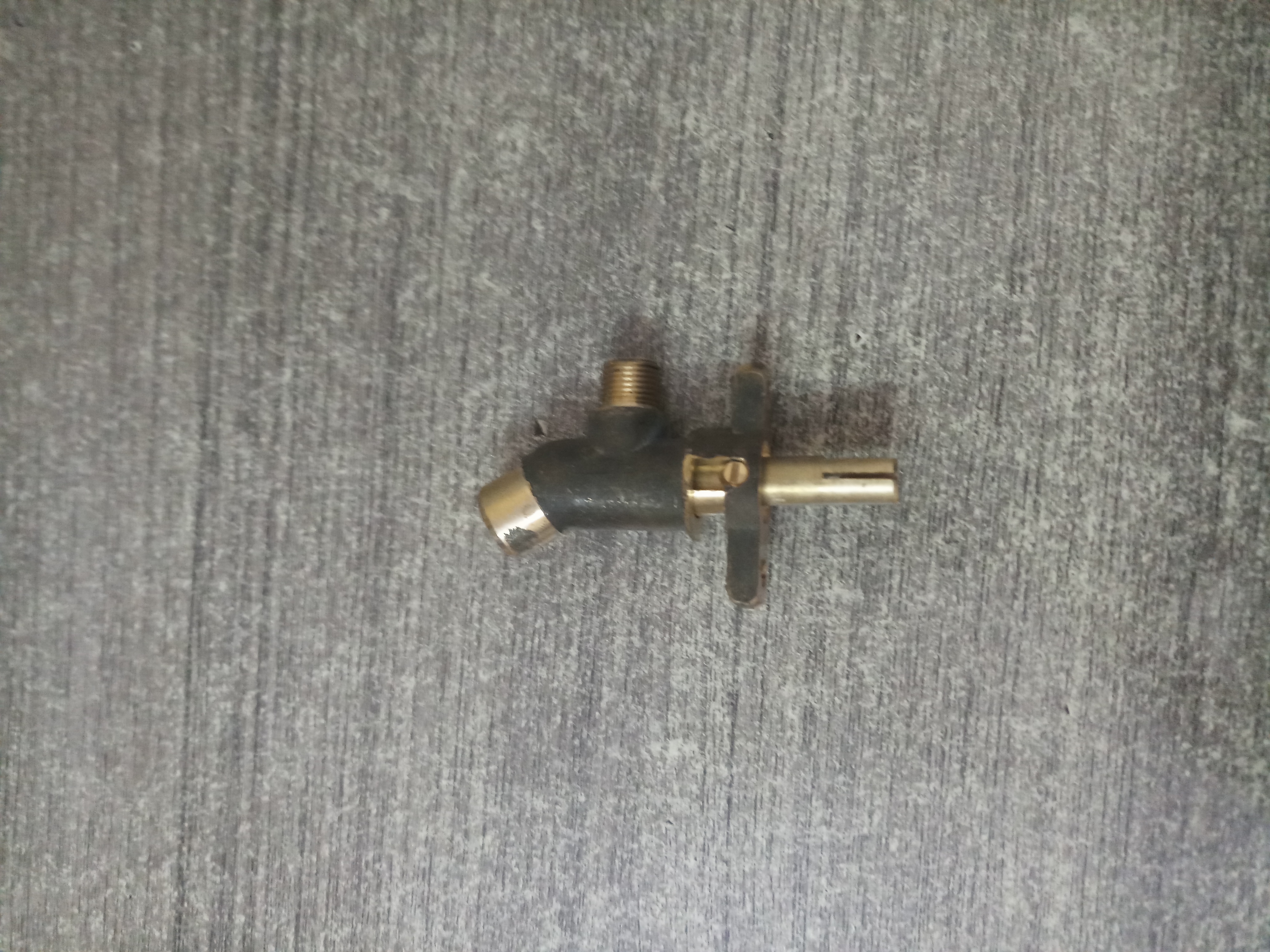Left Right Gas Valve - Brass, Standard Size | Application In Gas Flow, Weight 80-120 Grams