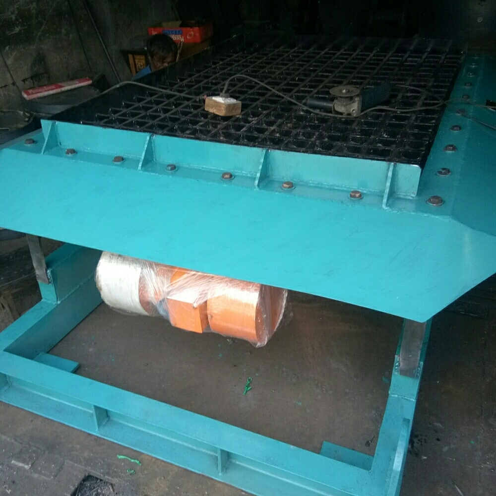 Blue Shakeout Machine