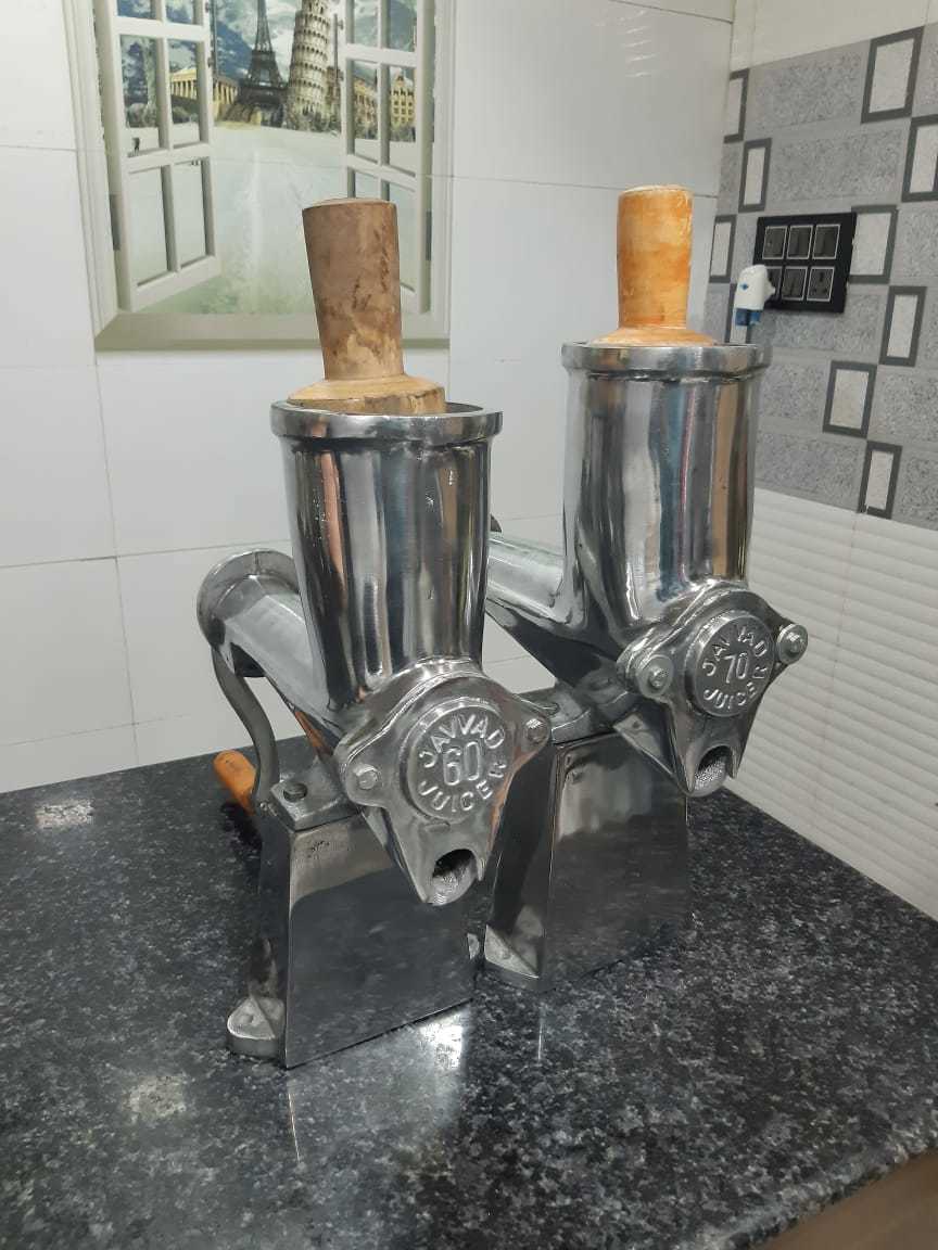 White Hand Juicer