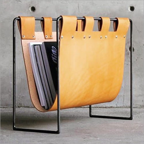 लेदर और आयरन स्लिंग मैगज़ीन होल्डर