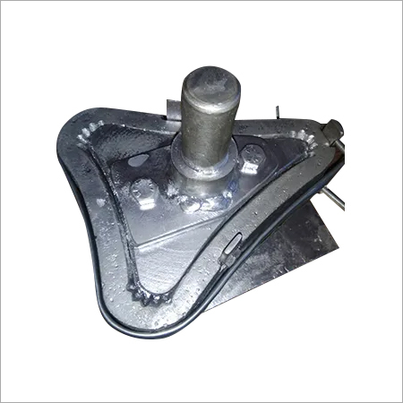 Triangle Die Semi Automatic Standard Cutting Size: 6 Inch