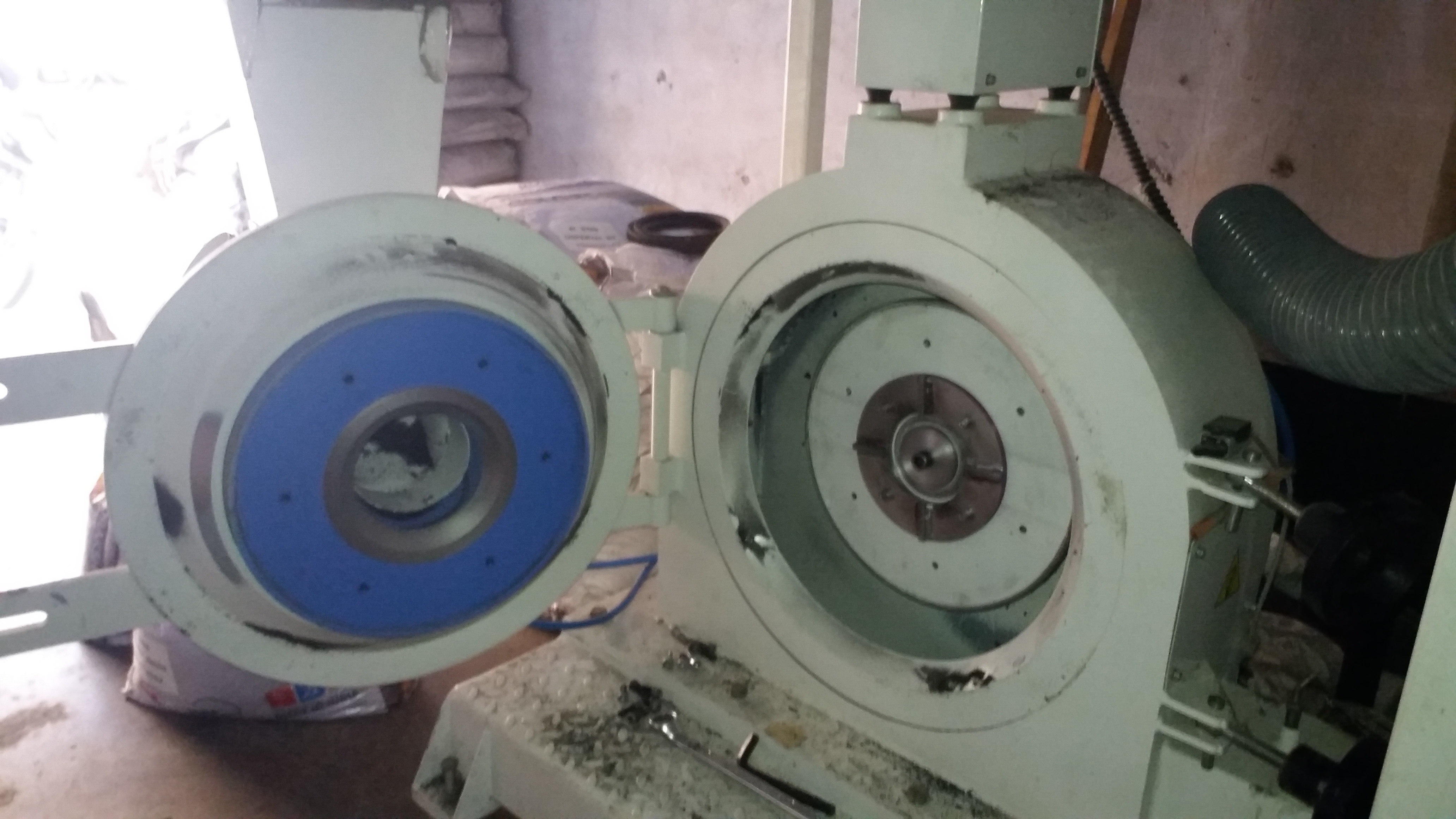 Plastic Pulverizer Machine - Ms Material, 4x7x16 Inches | 40w Electric Power, High Yield With Programmable Temperature Control, Ideal For Crushing Plastics, Glass, Wood, Cement, Metals, And Rocks