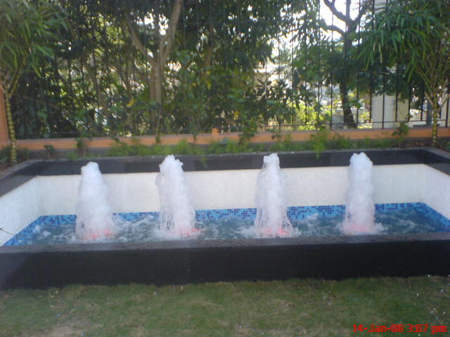 Foam Jet Outdoor Fountains - Material: Stainless Steel