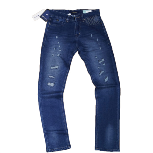 पुरुषों के लिए अलग-अलग रंग की रगड़ वाली जींस में उपलब्ध