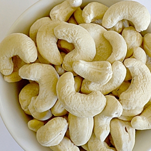 Cashew Nut - 320 Grade Whole, Non-Glutinous White Dried Nuts | 12 Months Shelf Life, 1 Kilogram Size