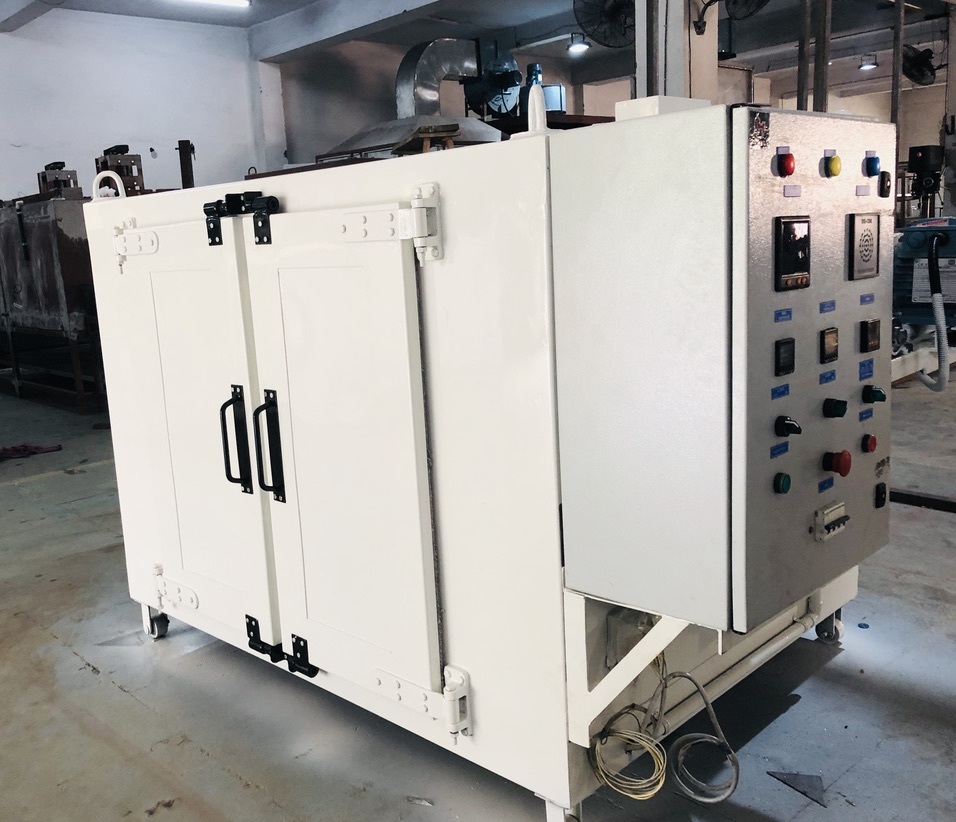 Batch Oven With Tray - Mild Steel, Stainless Steel, 500 Kg/hr Capacity, 50-400â°c Temperature Range | Motor Operated Dampers, Plc Control, Gas/electric Heating