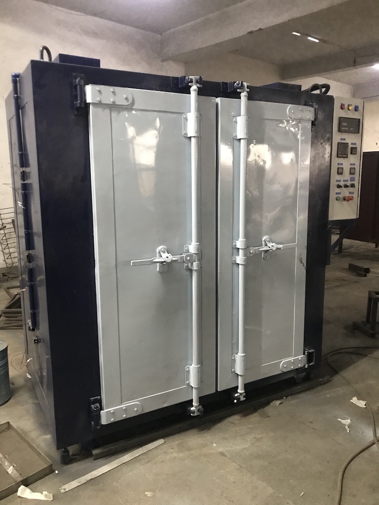 Batch Oven With Tray - Mild Steel, Stainless Steel, 500 Kg/hr Capacity, 50-400â°c Temperature Range | Motor Operated Dampers, Plc Control, Gas/electric Heating