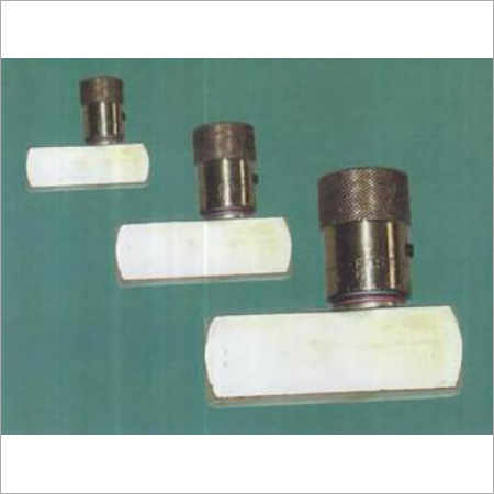 Hydraulic Flow Control Valve - Heavy Engineering Material, High Tensile & Compressive Strength, Leak-Proof Internal Threads, Galvanized Coating for Rust Resistance, High Pressure Application