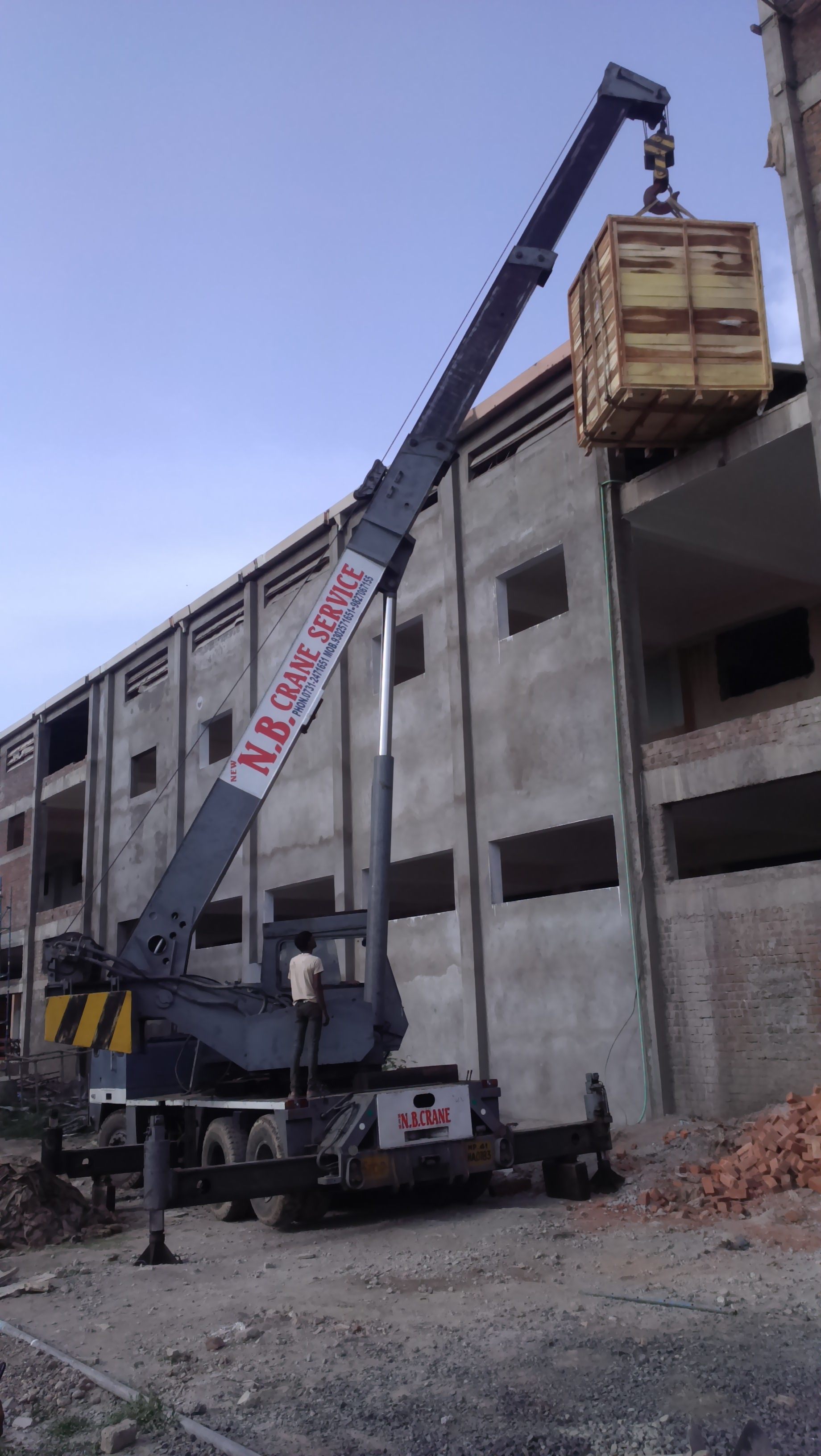 Crane Hiring Services - Versatile Reliable Heavy-duty Lifting Solutions | Ideal For Construction And Industrial Projects Expert Operators