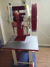 चप्पल बनाने की मशीन