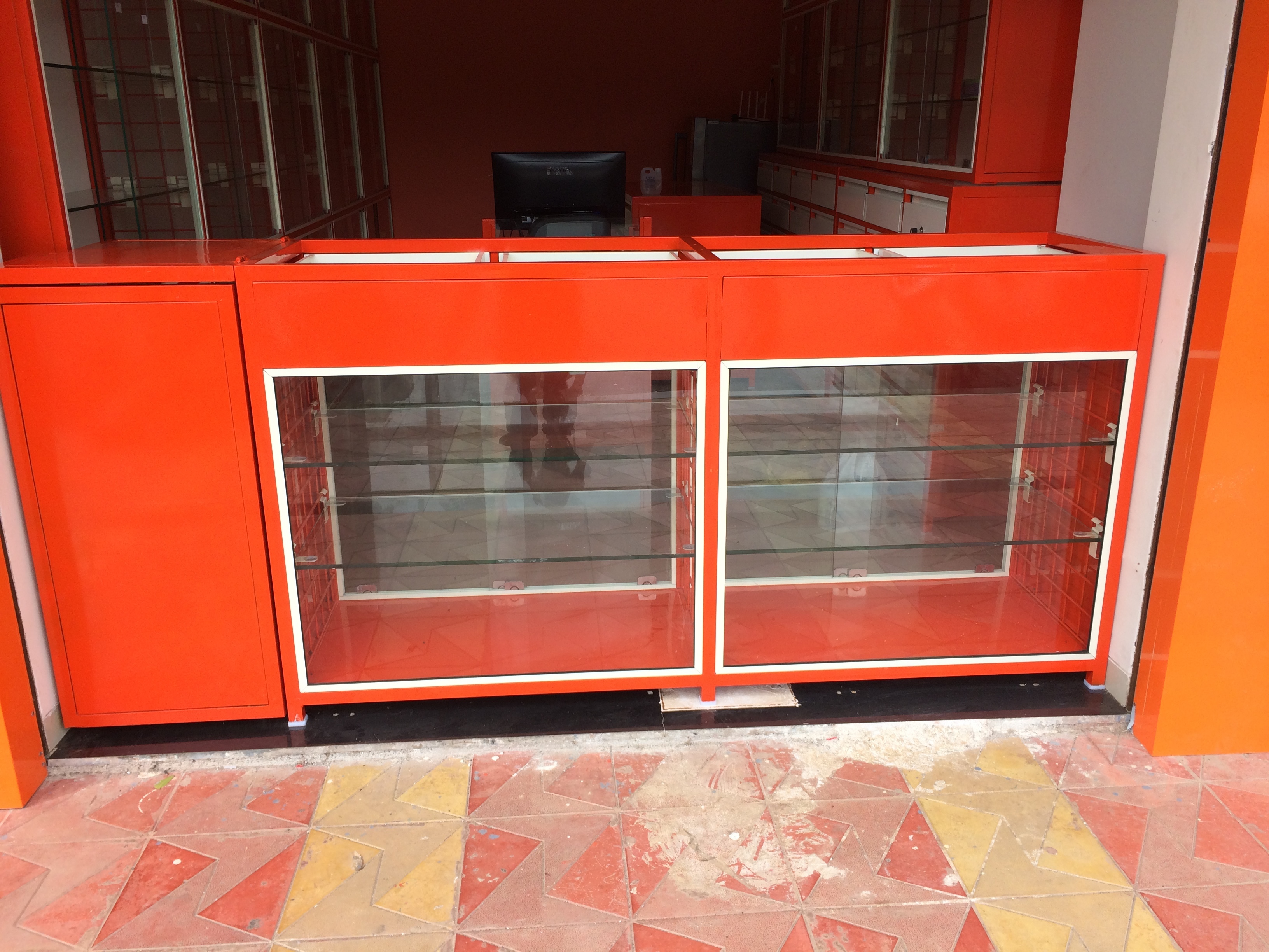Closed Shelf Medical Store Display Racks