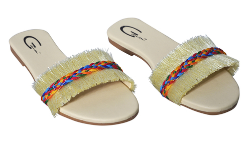 महिलाओं के कैजुअल सफेद फ्लैट सैंडल