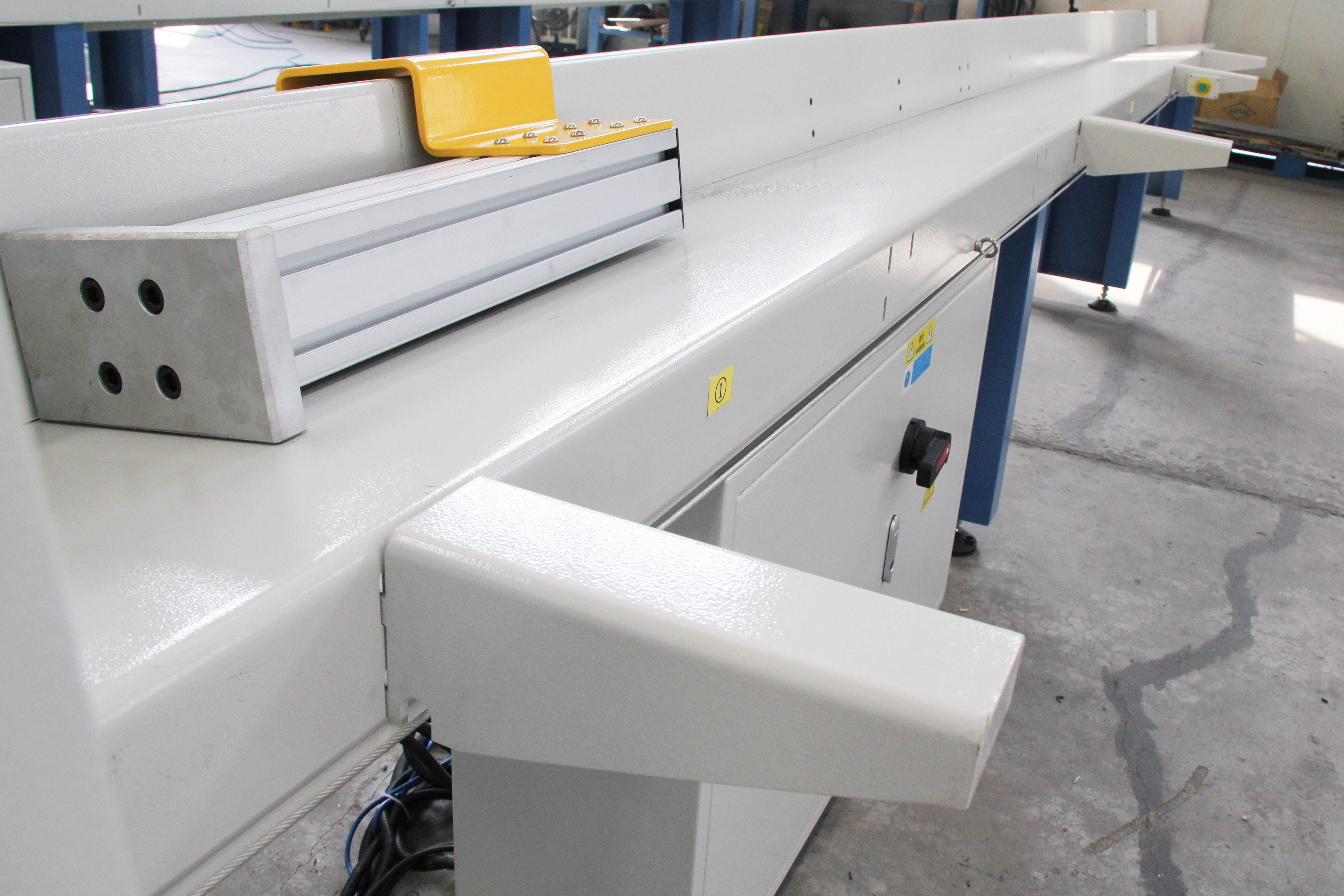 Horizontal Timber Automatic Cut Off Saw Machine