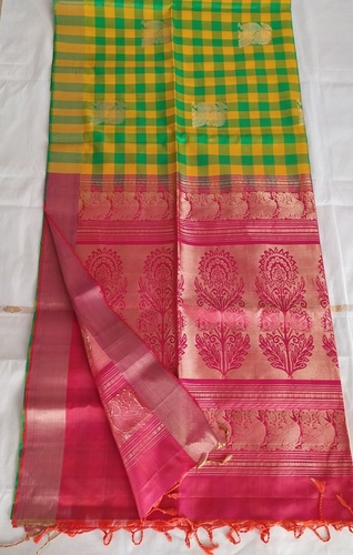 मल्टीकलर सॉफ्ट सिल्क पार्टी वियर में उपलब्ध