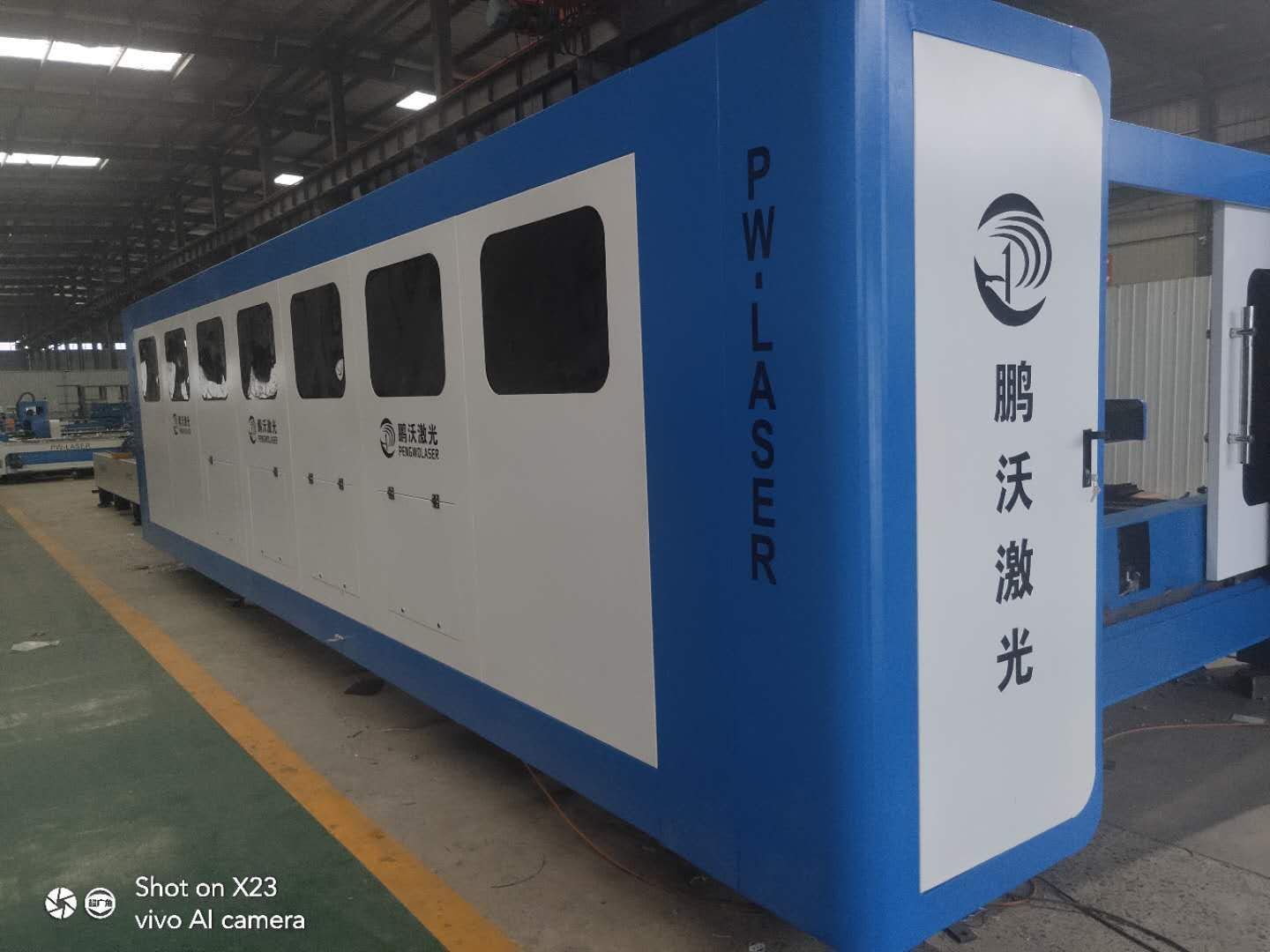 Closed Switched Optical Fiber Laser Cutting Machine - Metal | Automatic Cnc Fiber Laser, Plc Control, Water Cooling, Dxp Graphic Support, Blue Design