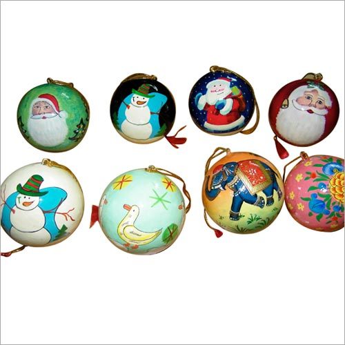 सजावटी बॉल्स