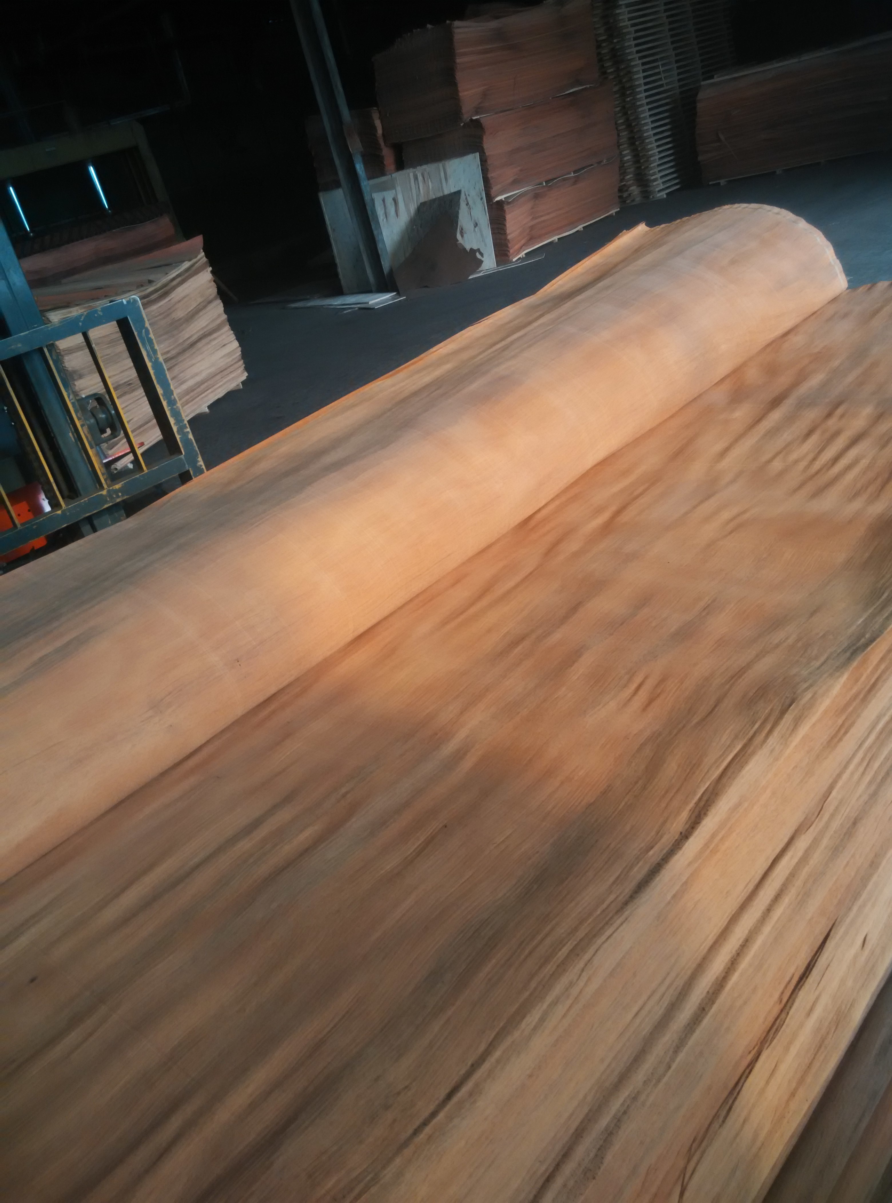 Red & Yellow Plb Face Veneer