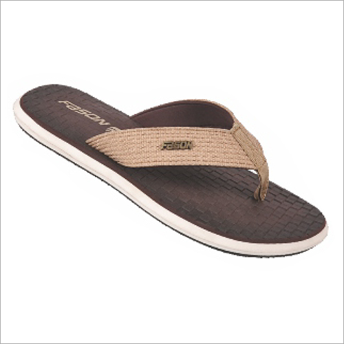 म्यूटिकलर 7X10 इंच पुरुषों के बेज और भूरे रंग के फैंसी स्लिपर में उपलब्ध