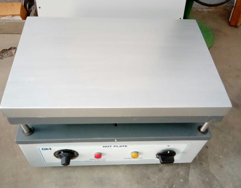 Laboratory Hot Plate - Heavy Cast Iron / Stainless Steel, 25x30 - 45x60 Mm, Gray And White, 300â°c Max Temp, 230v Ac, 1000 Rpm Speed, 3 Heat Control Switches