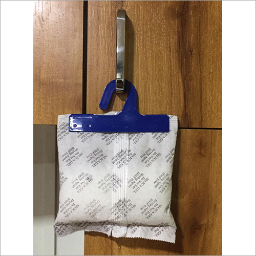 ब्लू पैकेट हैंगर