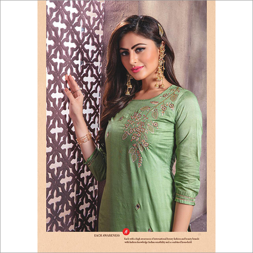 महिलाओं के कुर्तियाँ (Kiana)