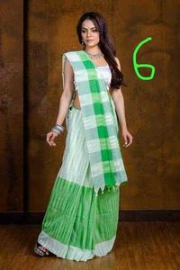 सफेद। टाईडी साड़ी