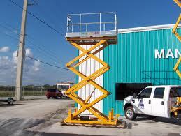 कैंची लिफ्ट किराए पर लेना