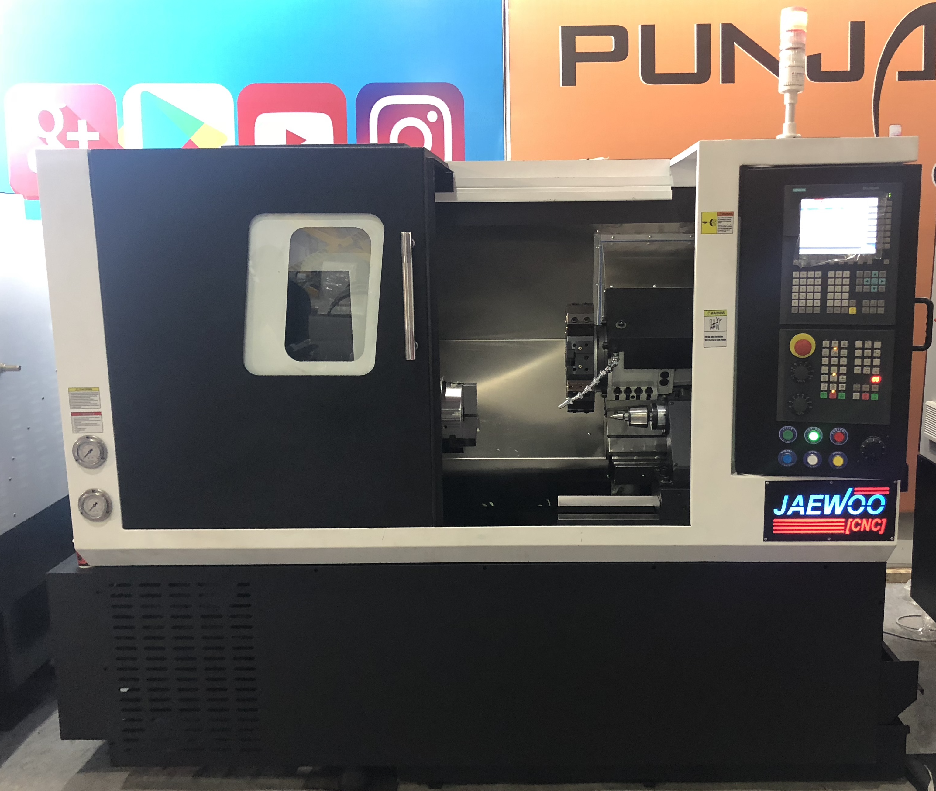 White Cnc Turning Machine