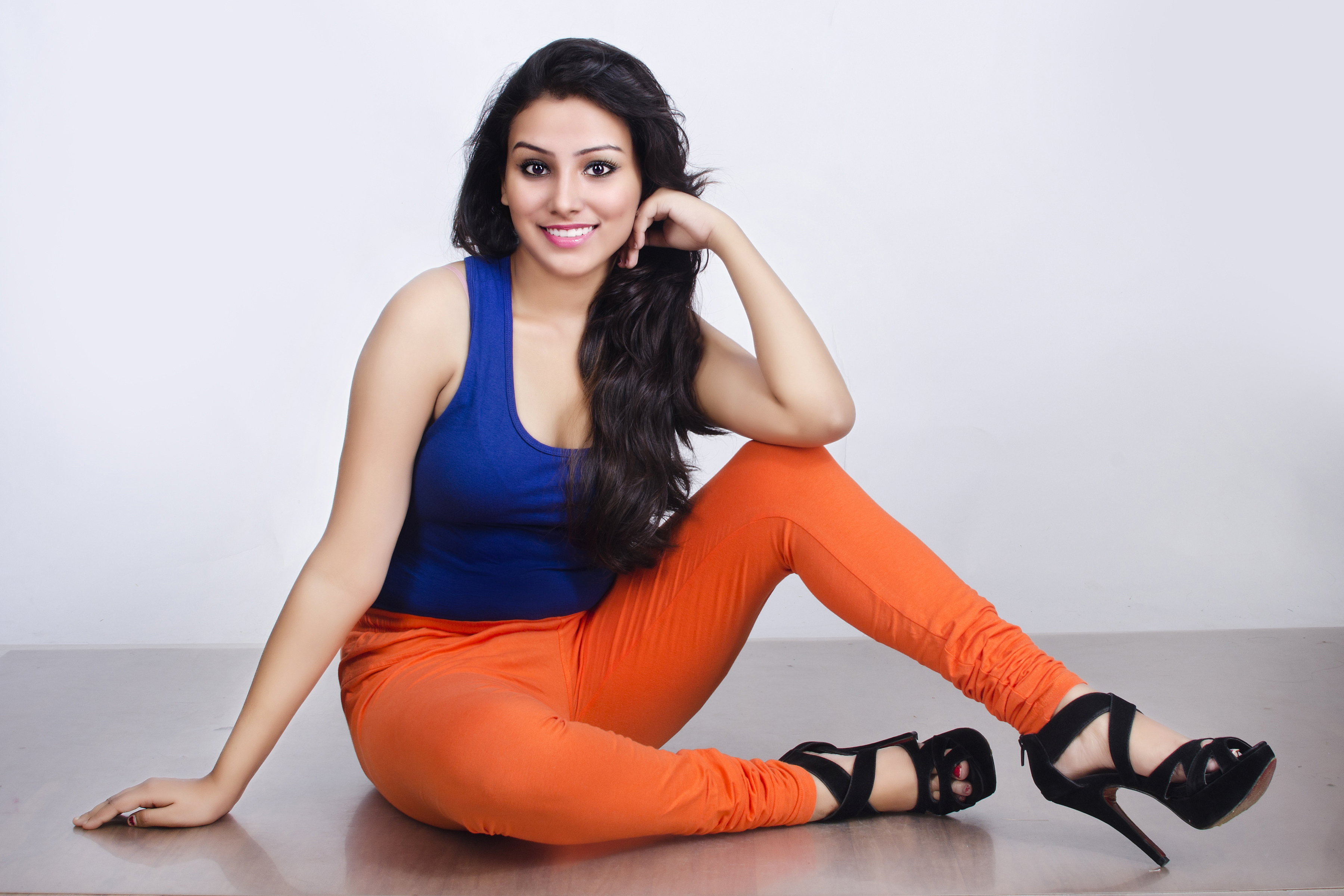 V-cut Churidar Leggings - Color: Blue