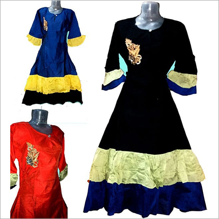 चंदेरी सिल्क का 3 लेयर वाला रफ़ल गाउन