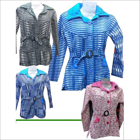 बेल्ट के साथ ऊनी जैकेट