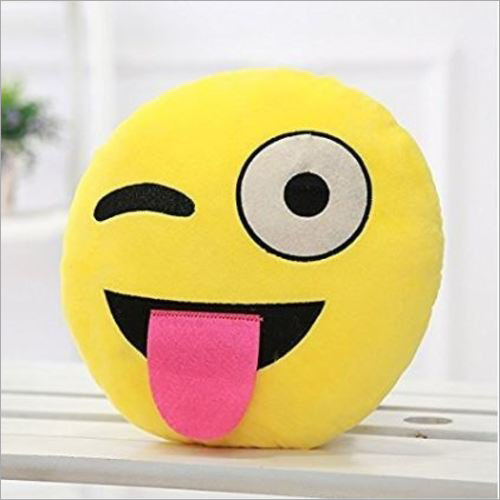 मल्टीकलर इमोजी विंक स्माइली कुशन में उपलब्ध