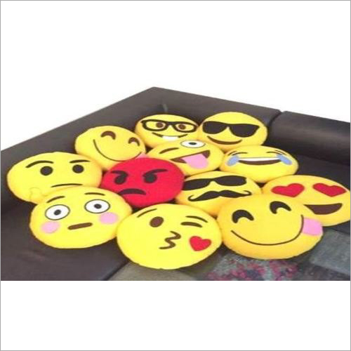 मल्टीकलर स्माइली इमोजी कुशन में उपलब्ध