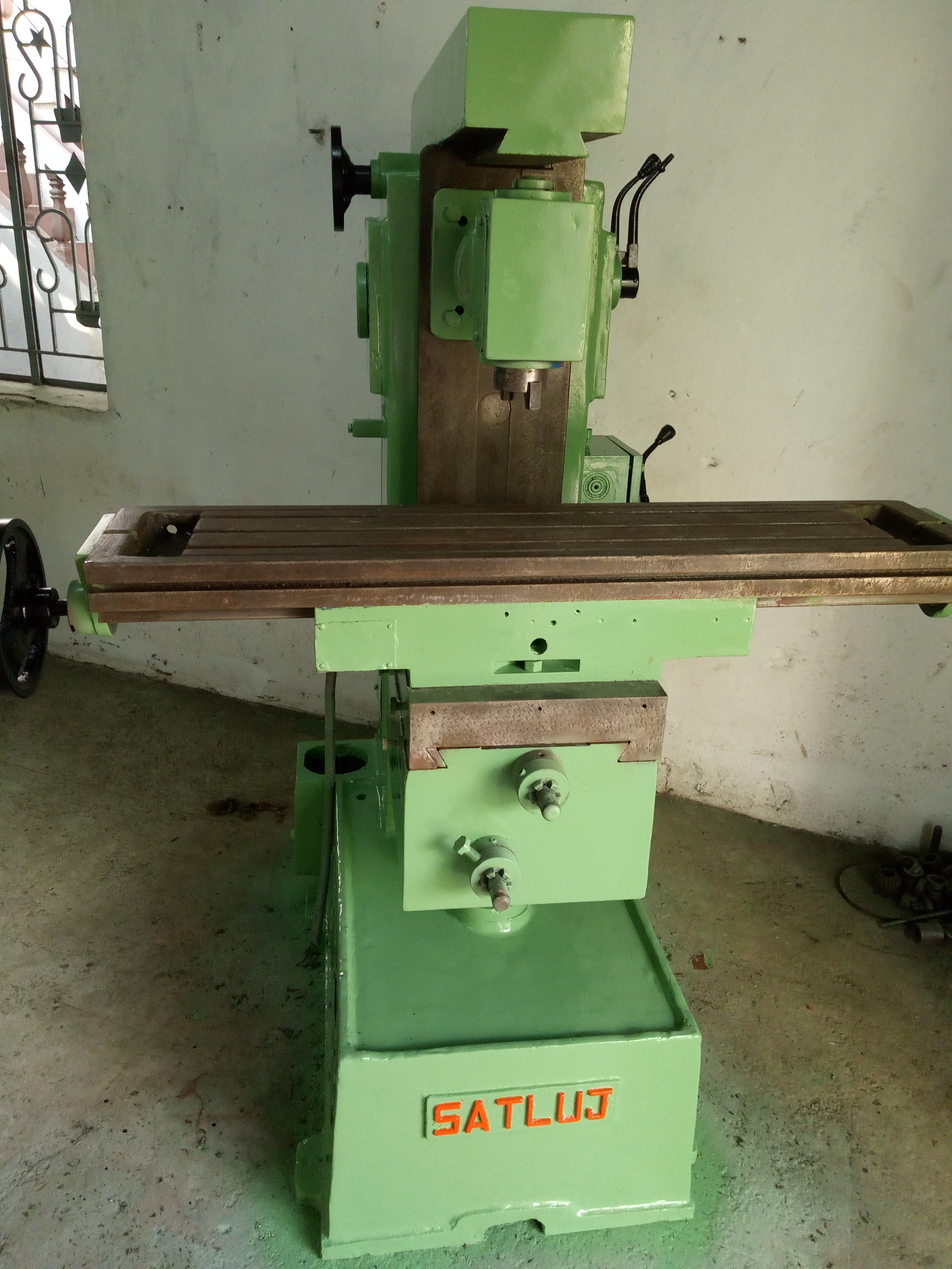 Industrial Universal Milling Machine