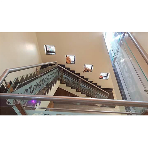 Ss Glass Railing - Polished Stainless Steel, Customizable Thickness And Design Options | Elegant Safety For Staircases In Commercial And Residential Spaces